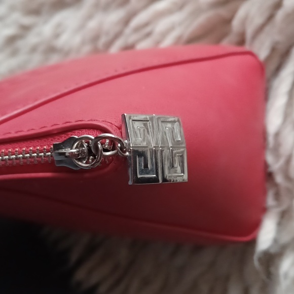 Givenchy makeup bag - Picture 2 of 15